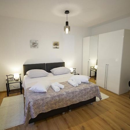 Apartment Ana Спліт Екстер'єр фото