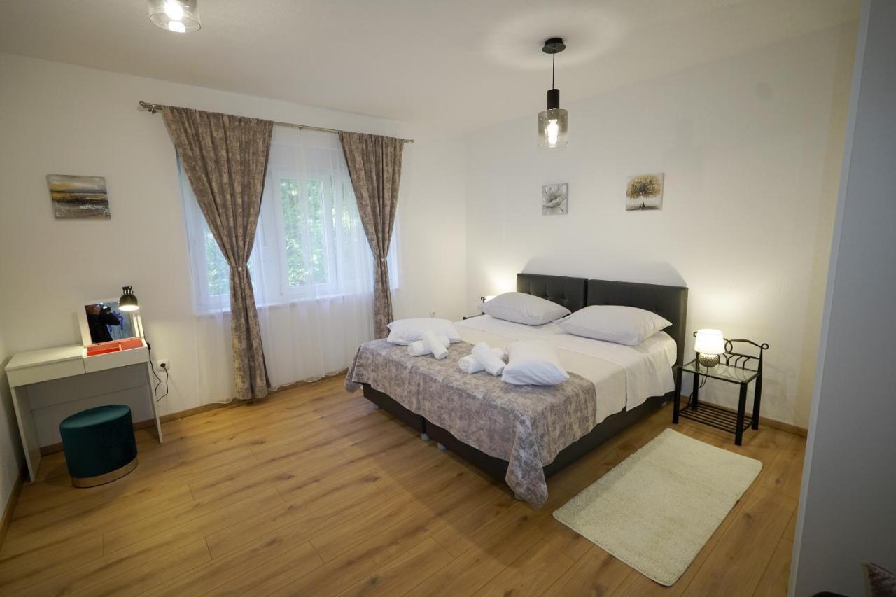 Apartment Ana Спліт Екстер'єр фото